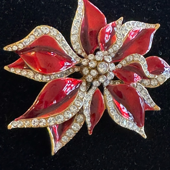 Poinsettia Brooch - Picture 3 of 5
